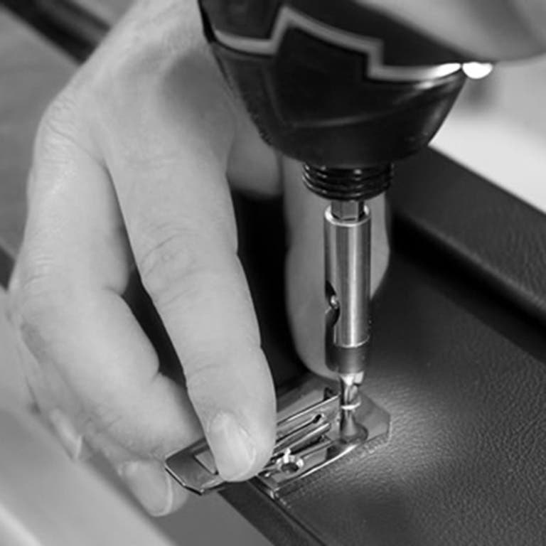 Pinel et Pinel - travail de couture à la machine en atelier