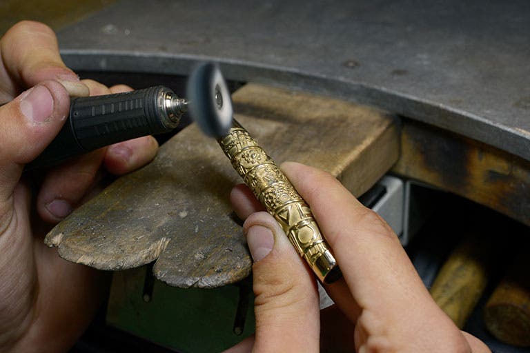 Maison tournaire : travail de pollisage